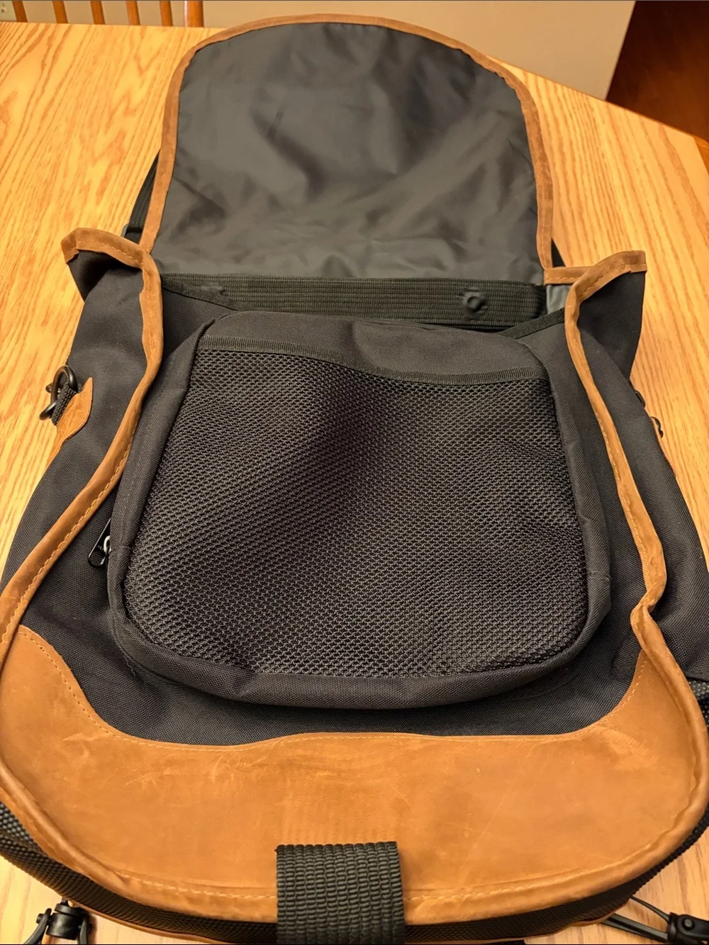Kensington Messenger Bag Backpack 18x16x5 Black Brown Laptop Compartment